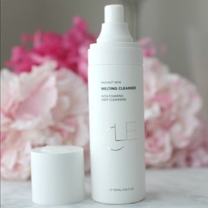 New in box CLE melting cleanser large 4.05 oz